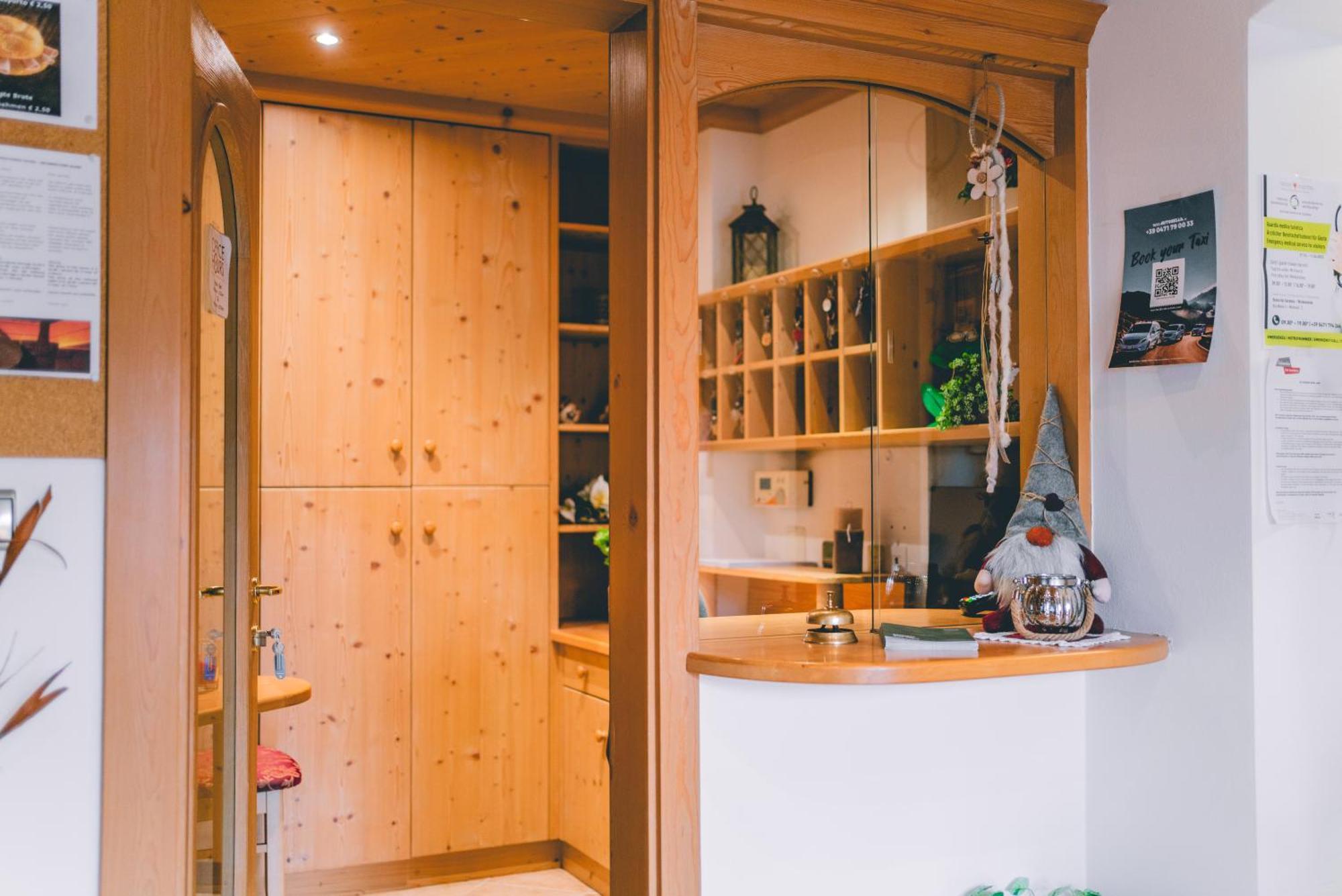 Garni Hotel Belalp Santa Cristina Val Gardena Экстерьер фото