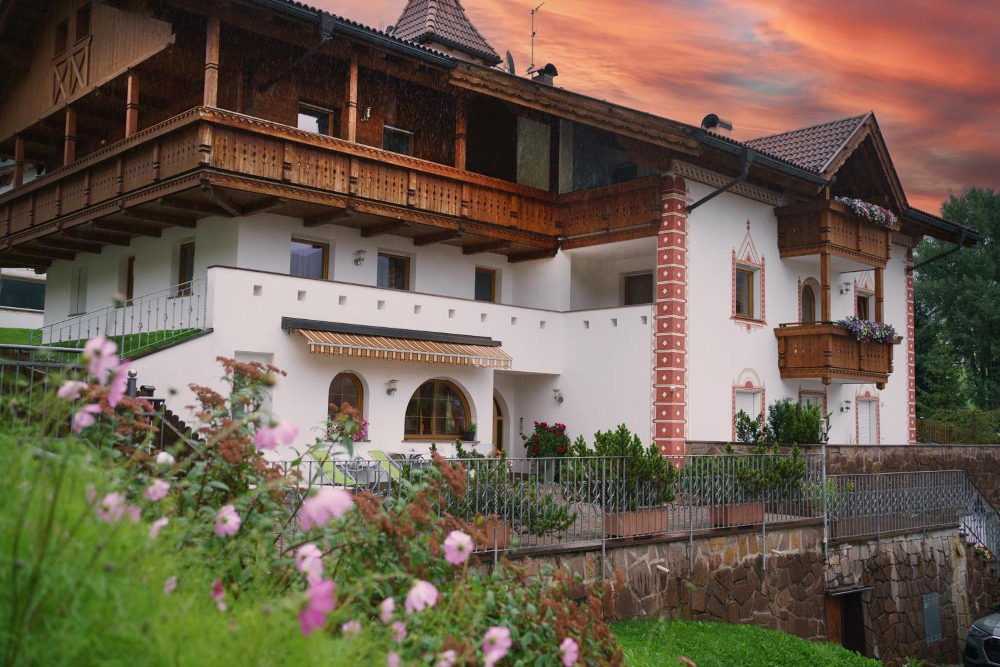 Garni Hotel Belalp Santa Cristina Val Gardena Экстерьер фото